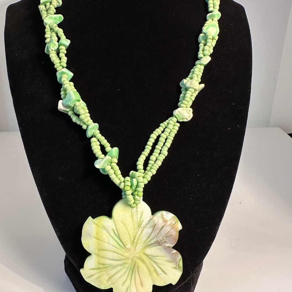 Citron Magnisite Flower with Gaspelte Chips Necklace